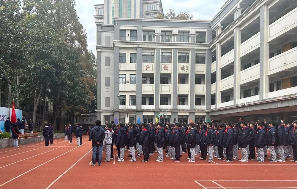 勿忘国耻、砥砺奋进——苏真馆长赴南大附中参加升国旗仪式并演讲